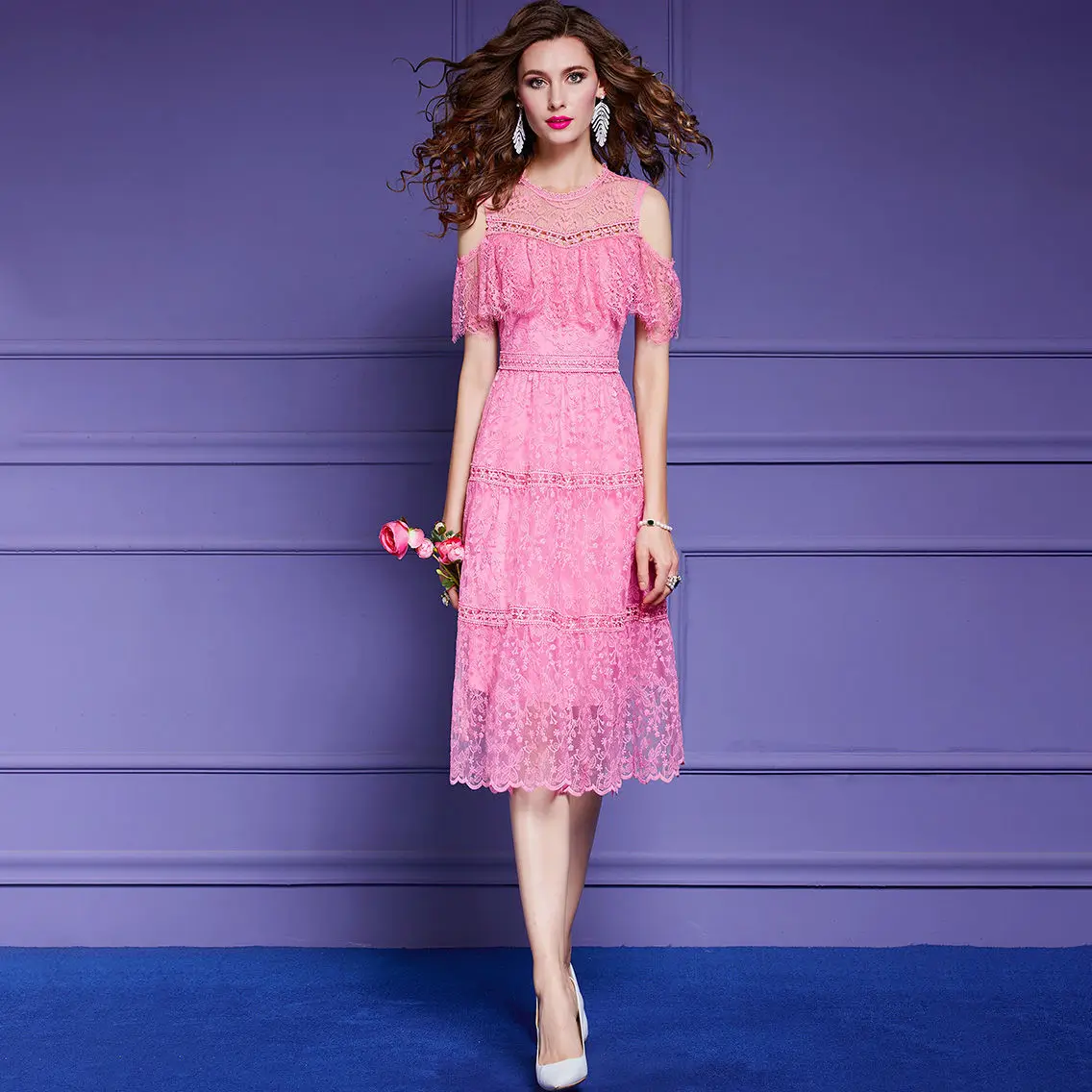 Женское винтажное коктейльное платье розовое элегантное с оборками и круглым