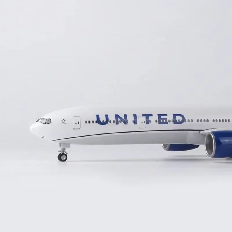 Пластиковый самолет UNITED Airlines 777 B777 1/157