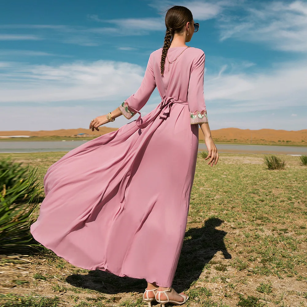 Women's Spring and Summer Muslim Elegant Pink Embroidered Spangled Robe Turkish Abaya Arab Islamic Women Moroccan Kaftan Dress