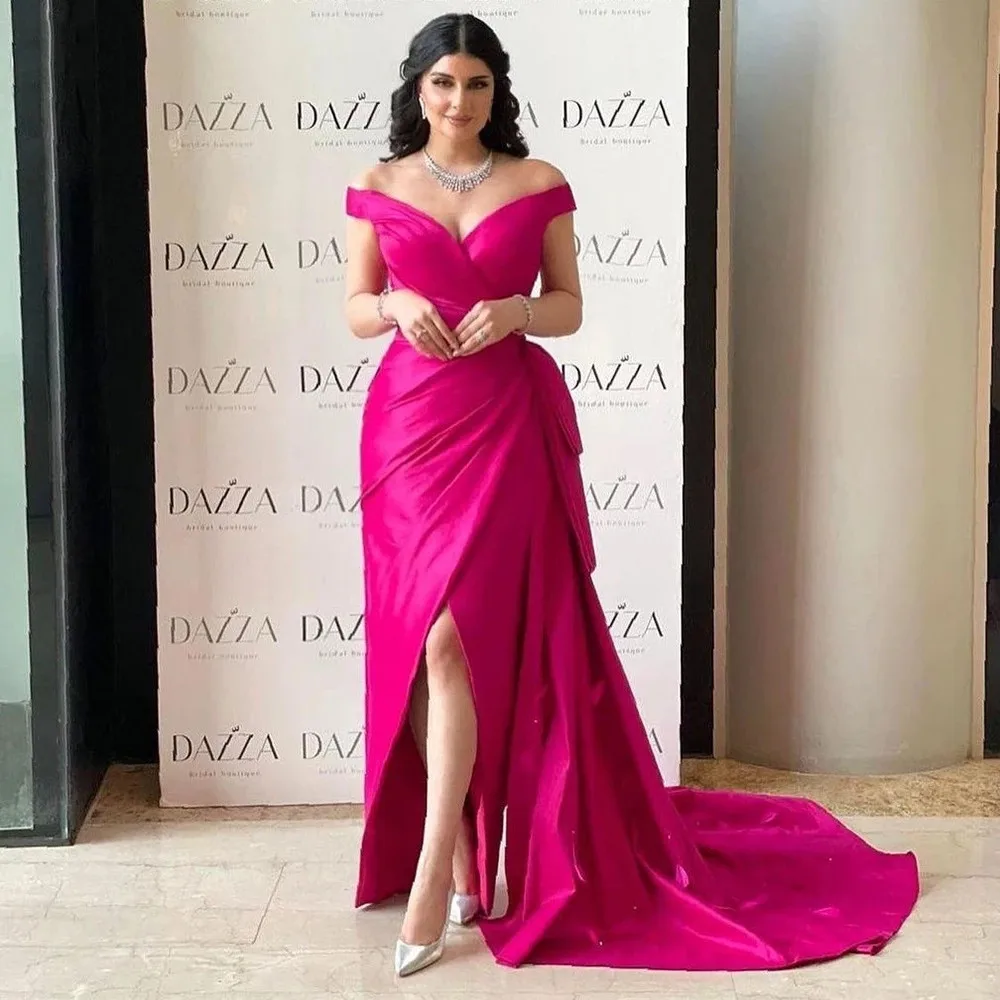 

Платье женское вечернее с длинным шлейфом и открытыми плечами