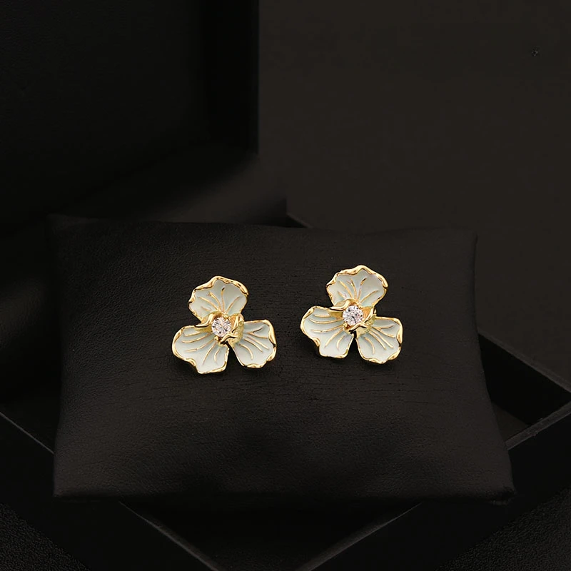 

Exquisite Flower Brooch Women's High-Grade Small Collar Pin Suit Neckline Buckle Fashion Clothing Accessories Fine Jewelry Gifts
