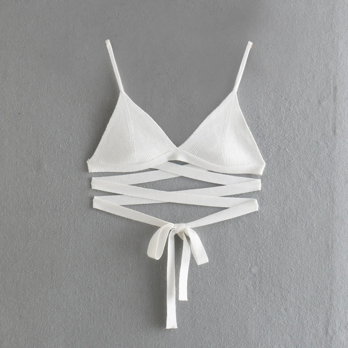 

Кроп-топ Y2k женский с открытой спиной, повседневный белый трикотажный пикантный модный шикарный винтажный топ на бретелях с бантом, на лето, ...