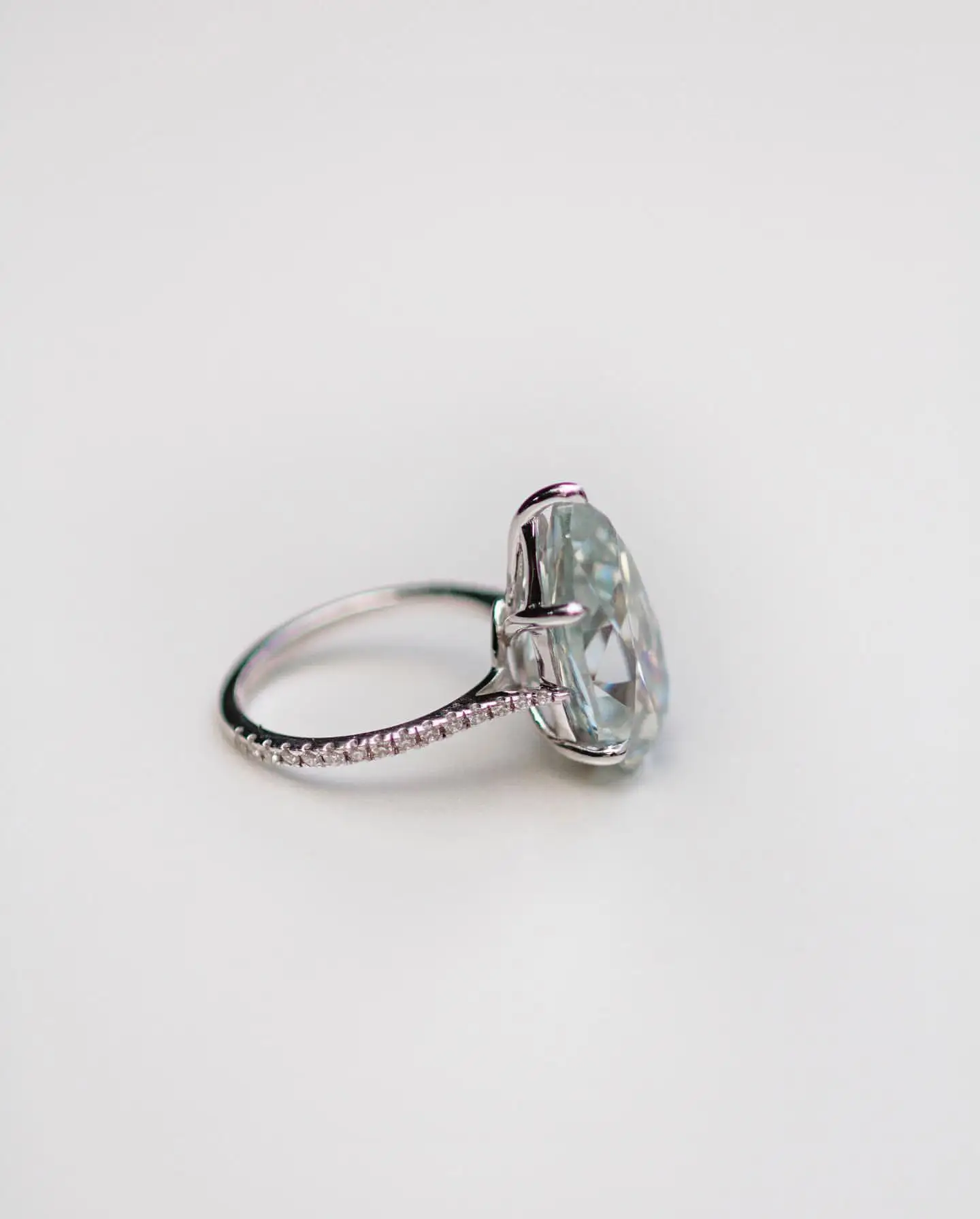 JOVOVASMILE Luxury Moissanite Engagement Ring 18k Gold 7 Carat 16x10mm Fancy Light Blue Old Mine Pear Center 5-Prong