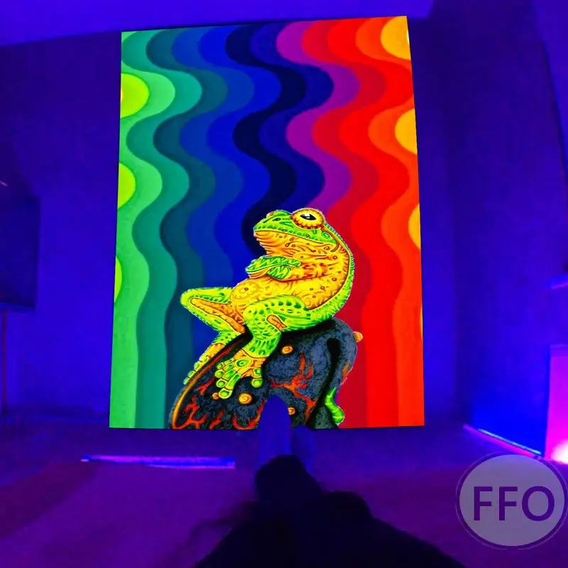 

декор комнаты。декор на стену。макраме.хиппи.декор комнатыГобелен с черсветильник, гобелен с ультрафиолетовой реакцией, психоделическая л...