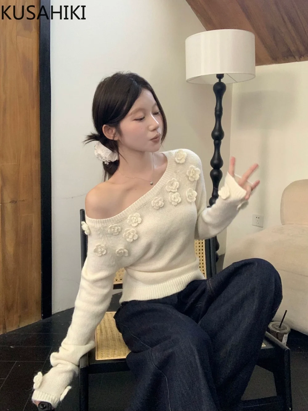 Свитер женский трикотажный с косым воротником и длинными рукавами