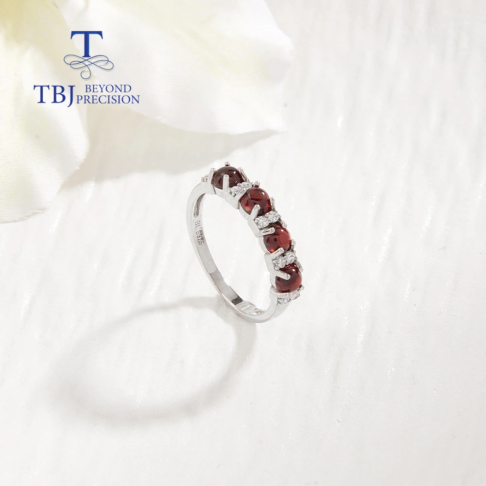 Серьги и кольцо из серебра 925 пробы с натуральным гранатом