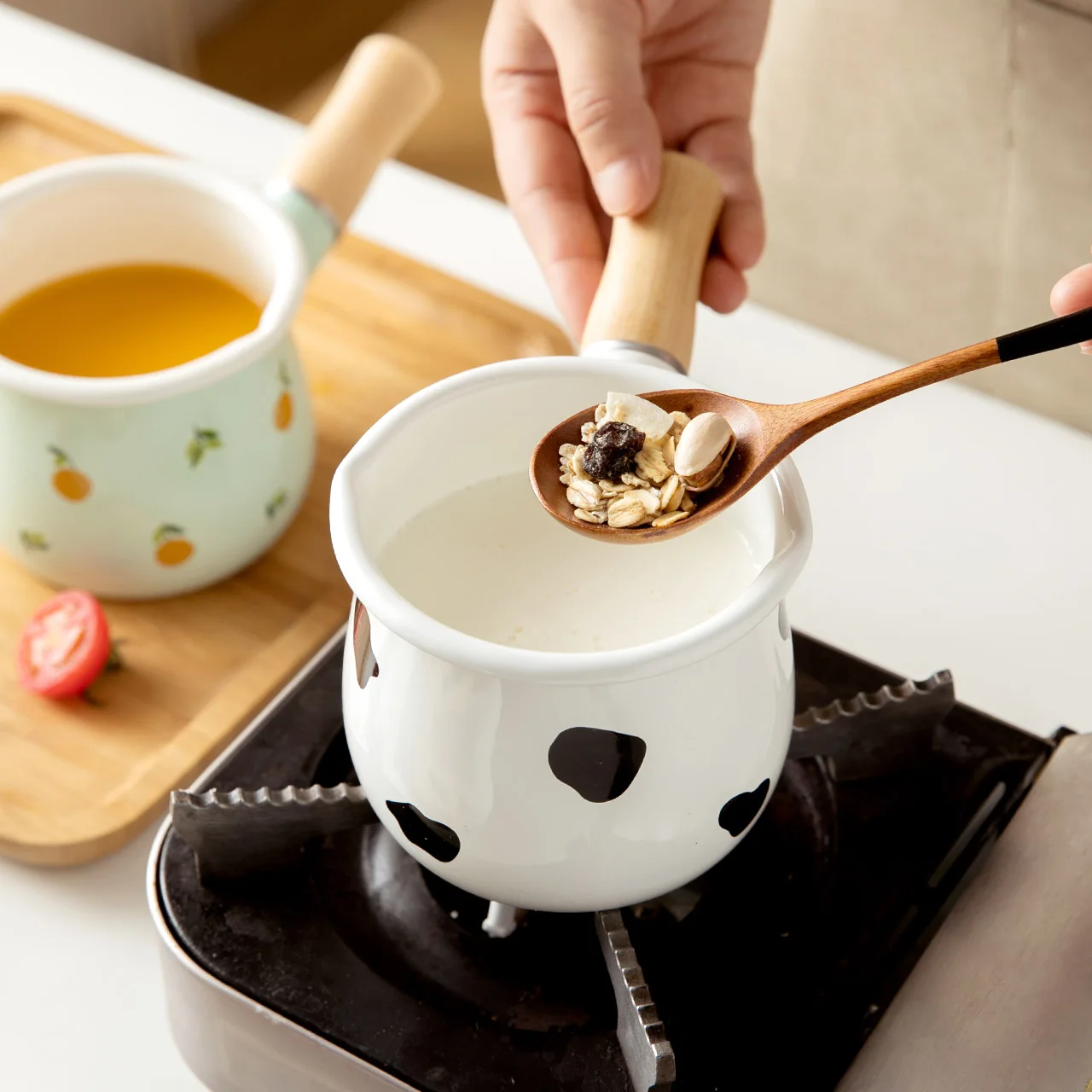 Mini olla de leche y café esmaltada con mango de madera, utensilios de cocina para desayuno de bebé, cocina de avena, estufa de Gas de inducción, 500ml