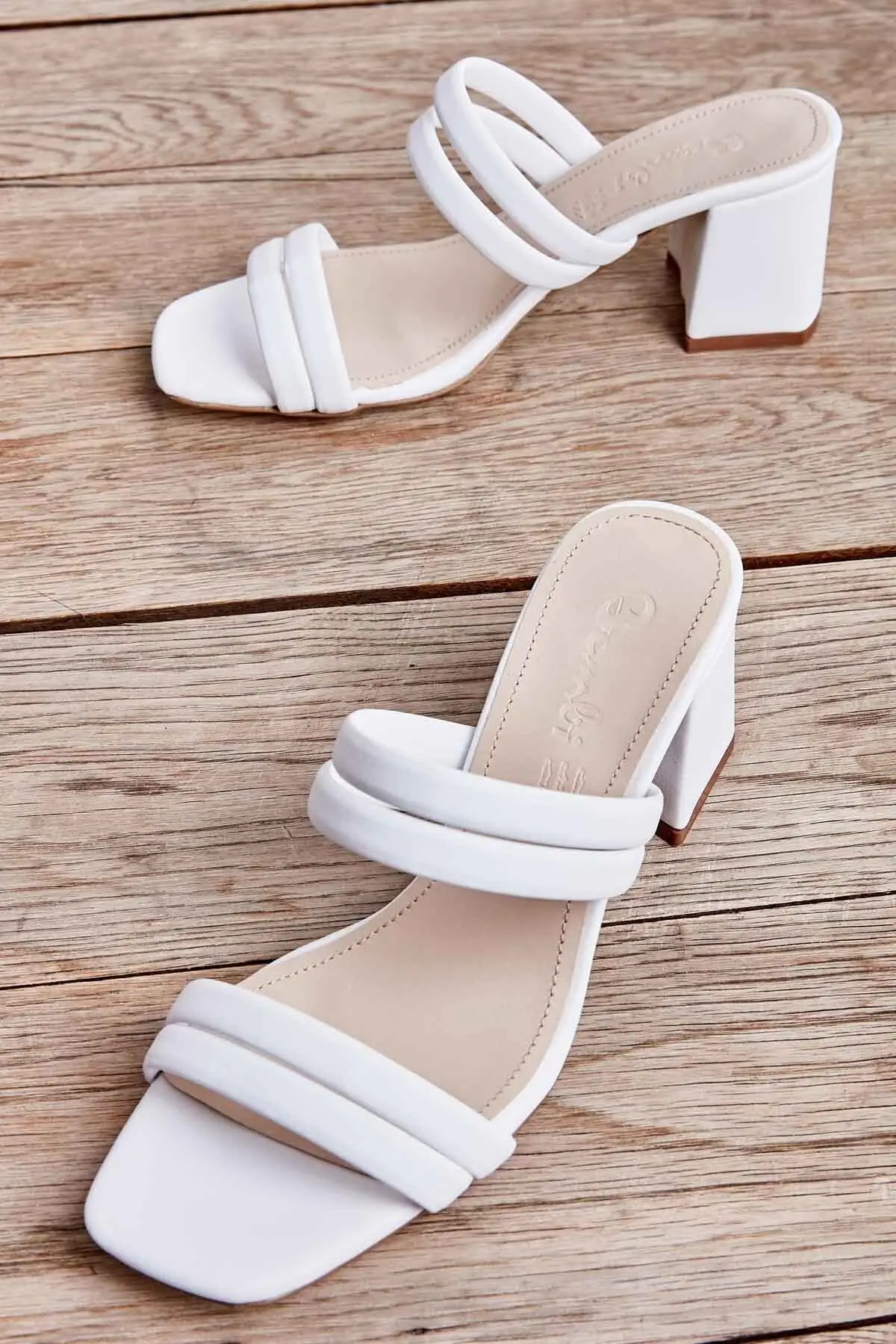 

White women slippers K04503560409