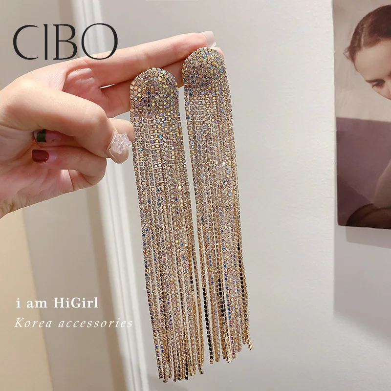 

Женские серебряные серьги с бриллиантами и кисточками