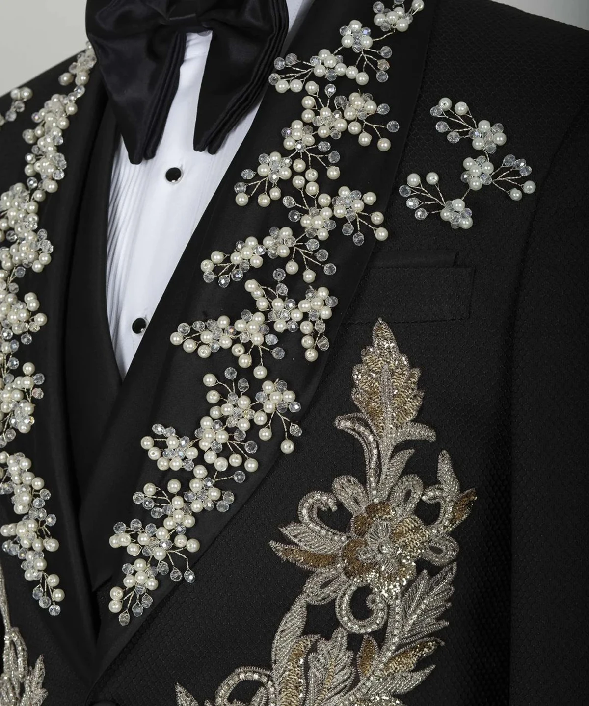 Рисунок 6 - Роскошный мужской костюм