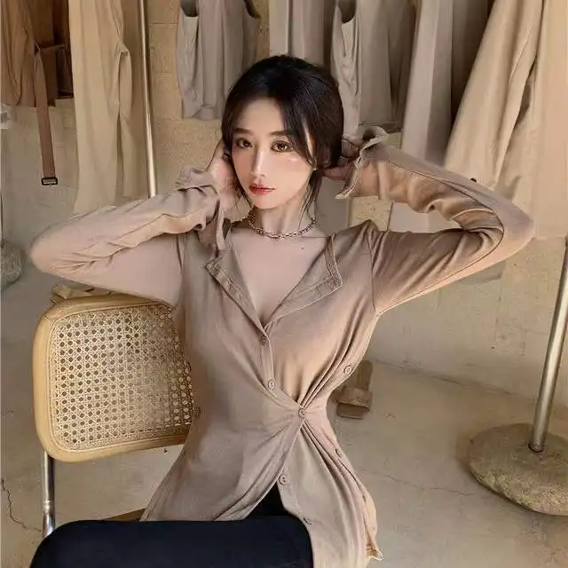 

Женская трикотажная приталенная верхняя одежда с длинными рукавами и наплечниками в Корейском стиле на весну и осень 2022 новая трендовая ве...