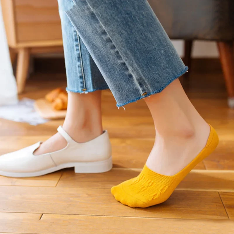 Женские хлопковые тапочки-носочки с однотонным узором нескользящие мягкие