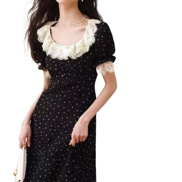 Кружевное платье во французском стиле с вырезом в виде листьев и распылением