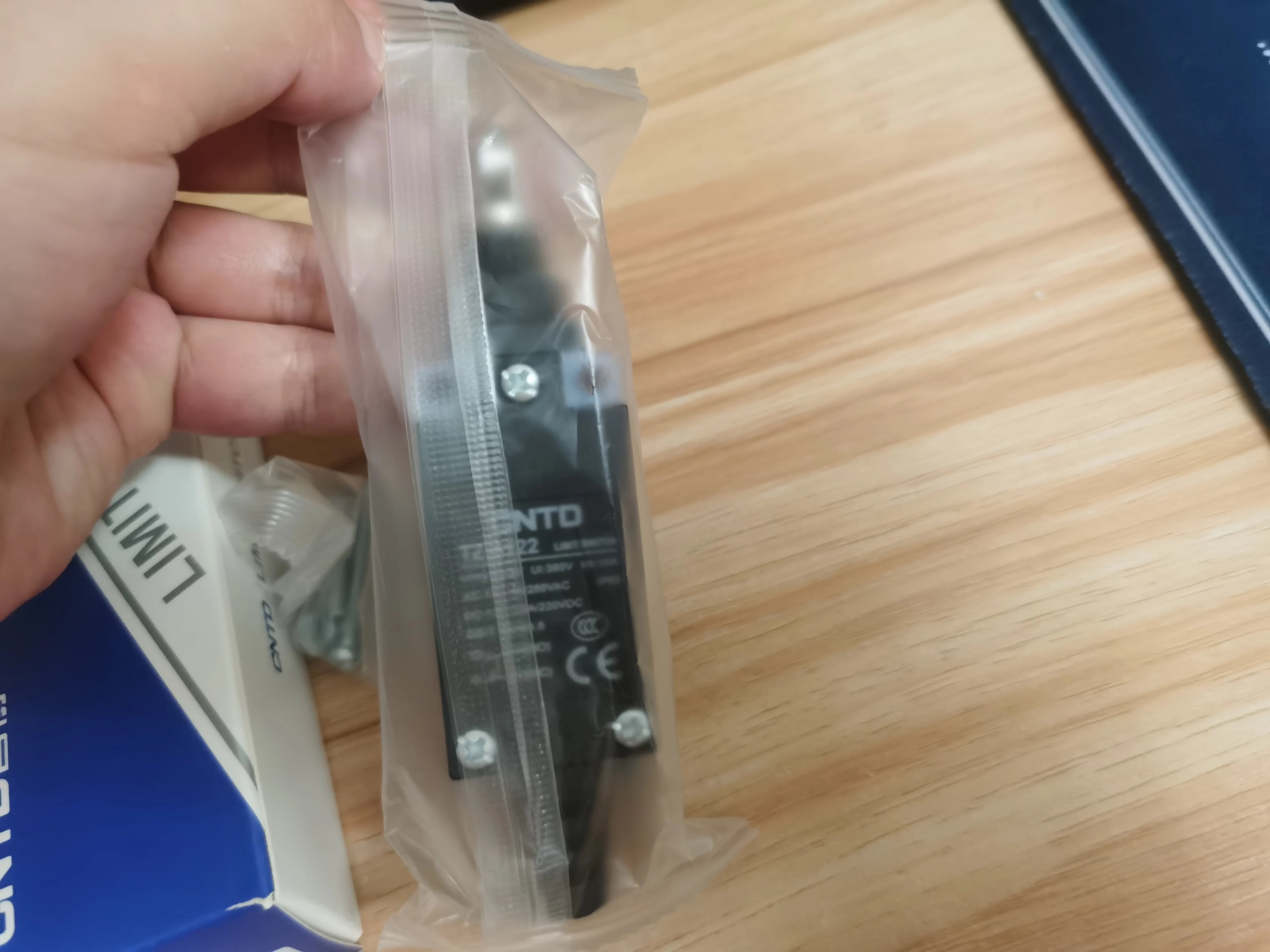 1 шт. новый концевой выключатель CNTD TZ-8122 TZ8122