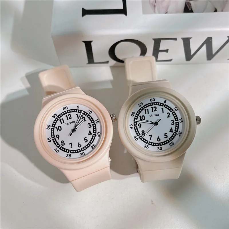 

Винтажные простые кварцевые часы в стиле колледжа, мужские и женские студенческие часы корейской версии, спортивные желеобразные цветные наручные часы для женщин