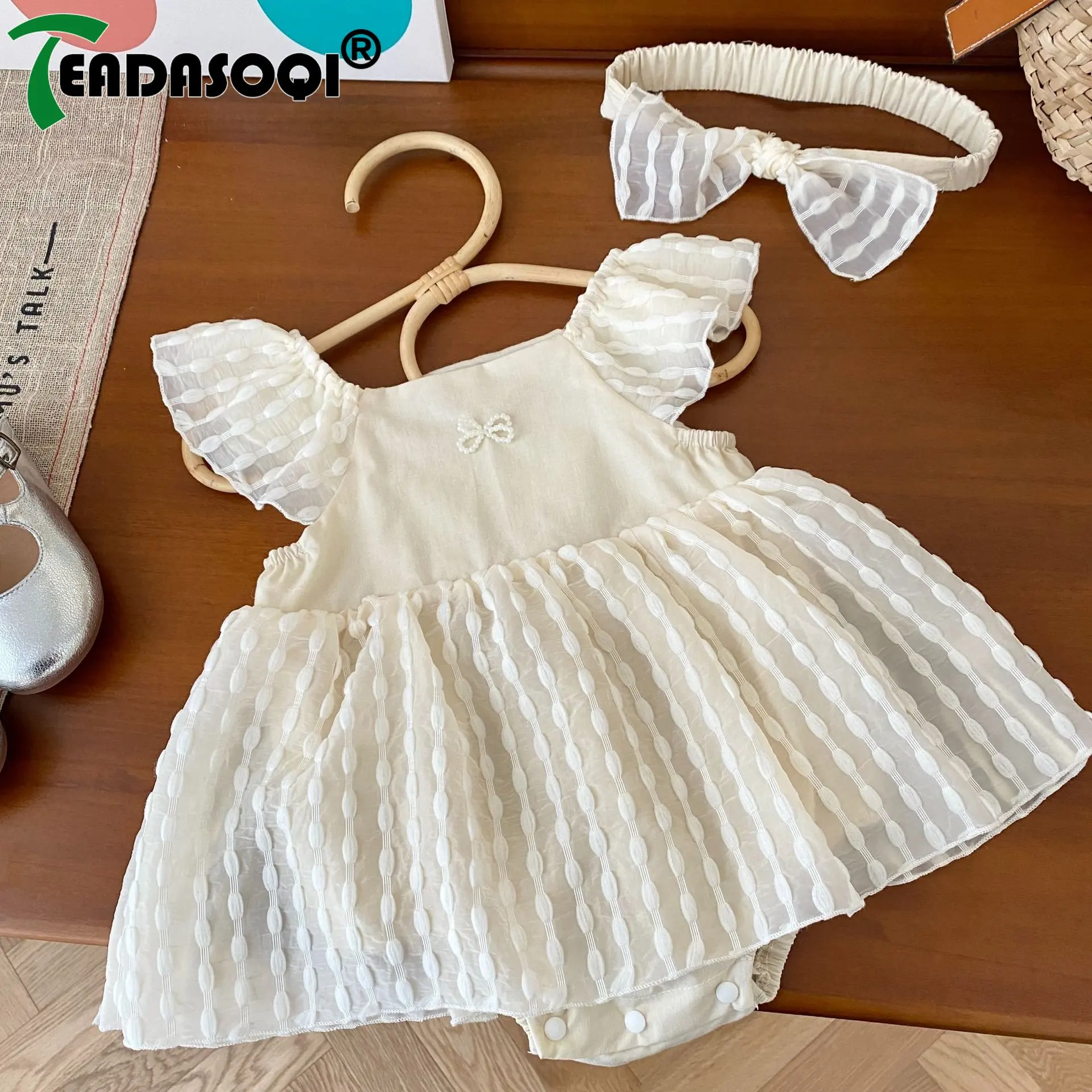 

0-24M Summer Flying Sleeve Baby Outfit for Girls with A Mesh Skirt Cotton Material One-Piece Bodysuit Bloomers GIFT Headbands