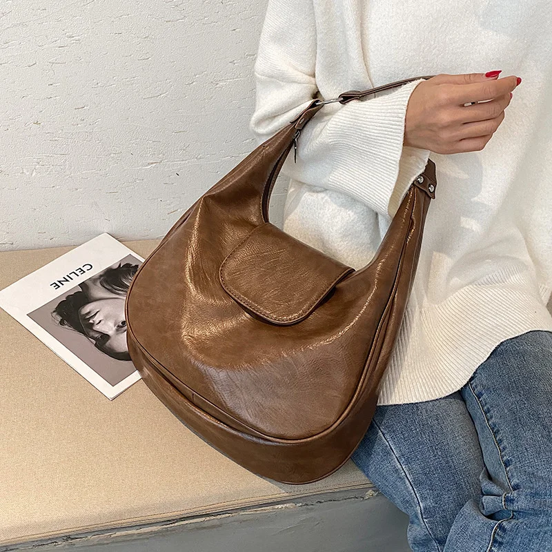 2022 New in Retro Color Solid Women Shoulder Bag Large Capacity Versatile Soft Leather Buckle Handbag Underarm Crossbody Bag