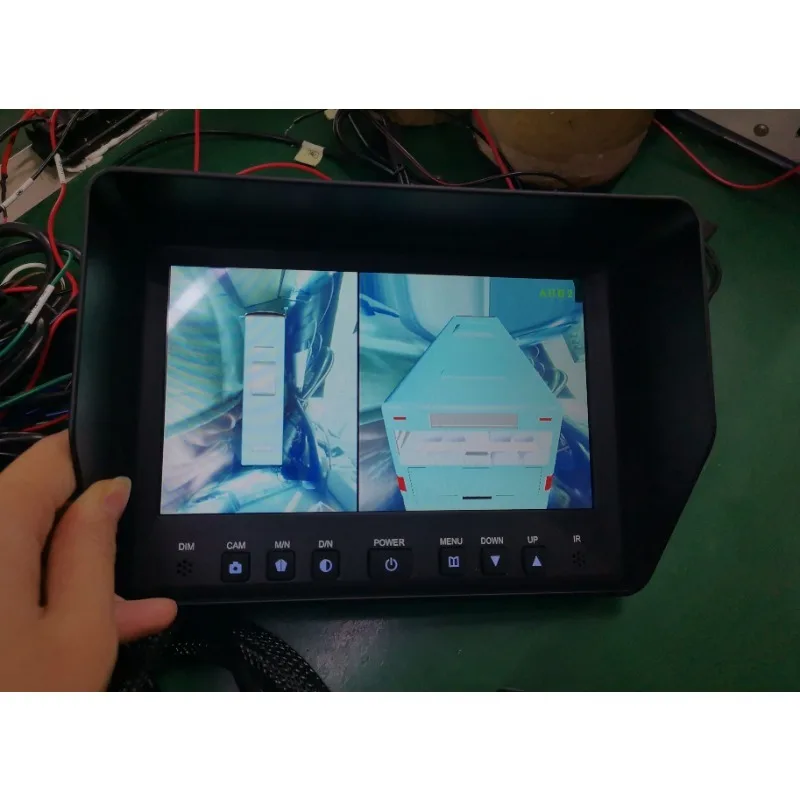 Фото Система кругового обзора 360° 720p (OE-стандарт) с 4 камерами для коммерческого транспорта №5