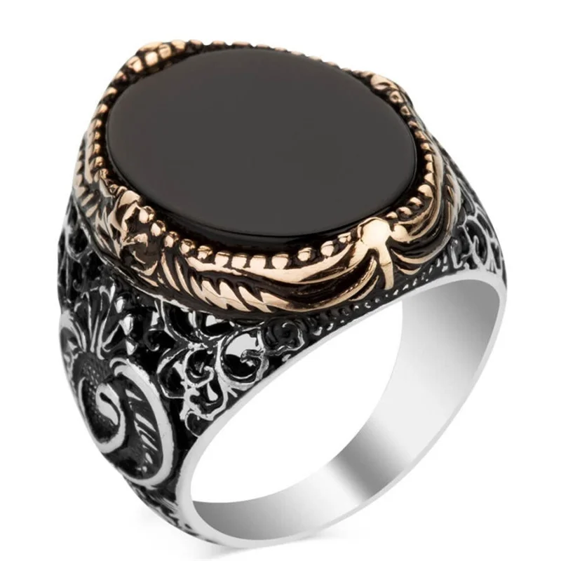 

New European and American Simple Gold-rimmed Black Gemstone Men's Two-color Embossed Ring Fashion To Attend The Banquet Ring