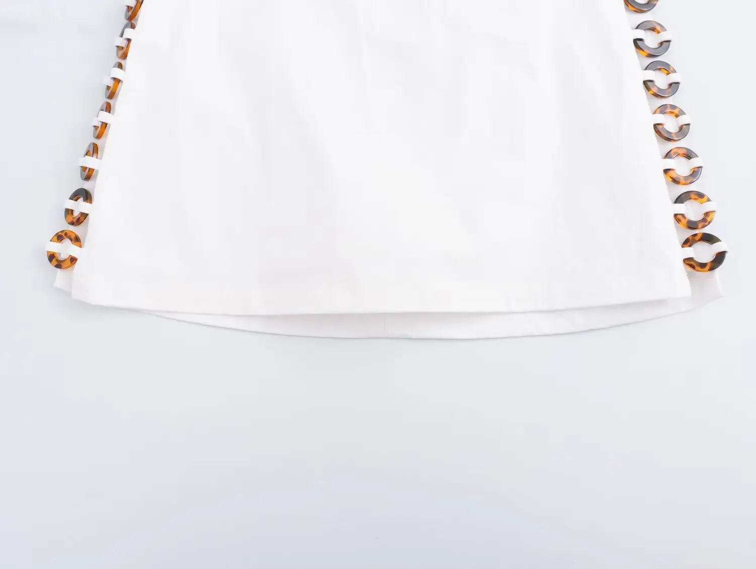 Женская мини-юбка с боковым кольцом и молнией однотонная