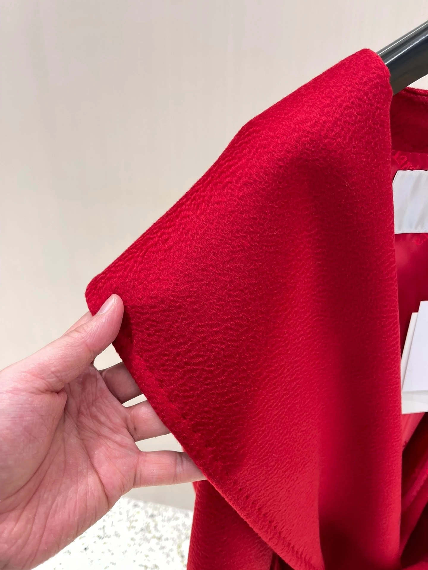 Женское повседневное пальто с капюшоном черное Свободное средней длины из