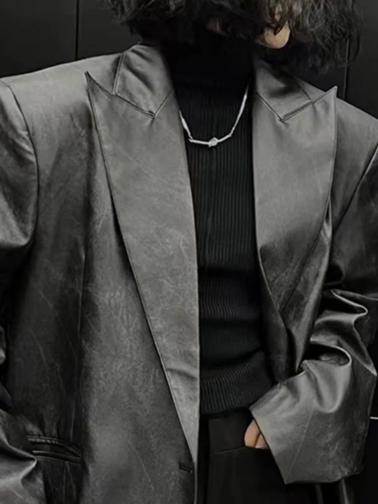 Рисунок 4 - Женский блейзер с отложным воротником