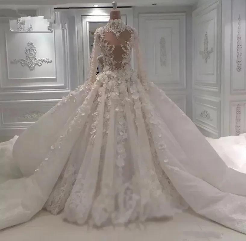 

Vintage 3D Lace Appliqued Puffy Wedding Dress Sparkly Luxury High Neck Long Sleeves Saudi Dubai Arabic Plus Size Bridal Gown