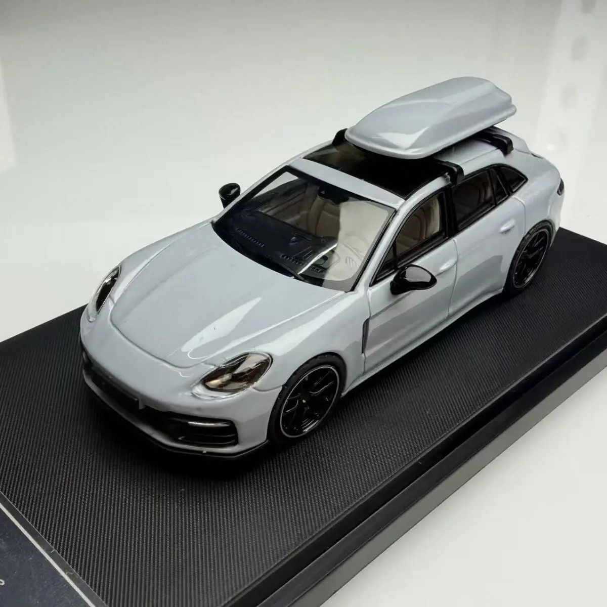 Модель автомобиля Porsche Pamela Touring Edition из литого металла в масштабе 1:64 от Ghost Player. (art.: 3920dcf6bf90b) - 3920dcf6bf90b