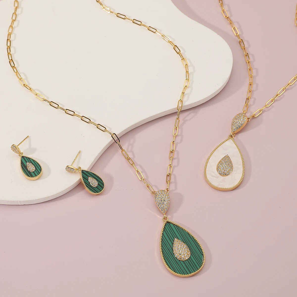 Комплект женских длинных украшений колье и серьги с подвеской в виде капли цвет