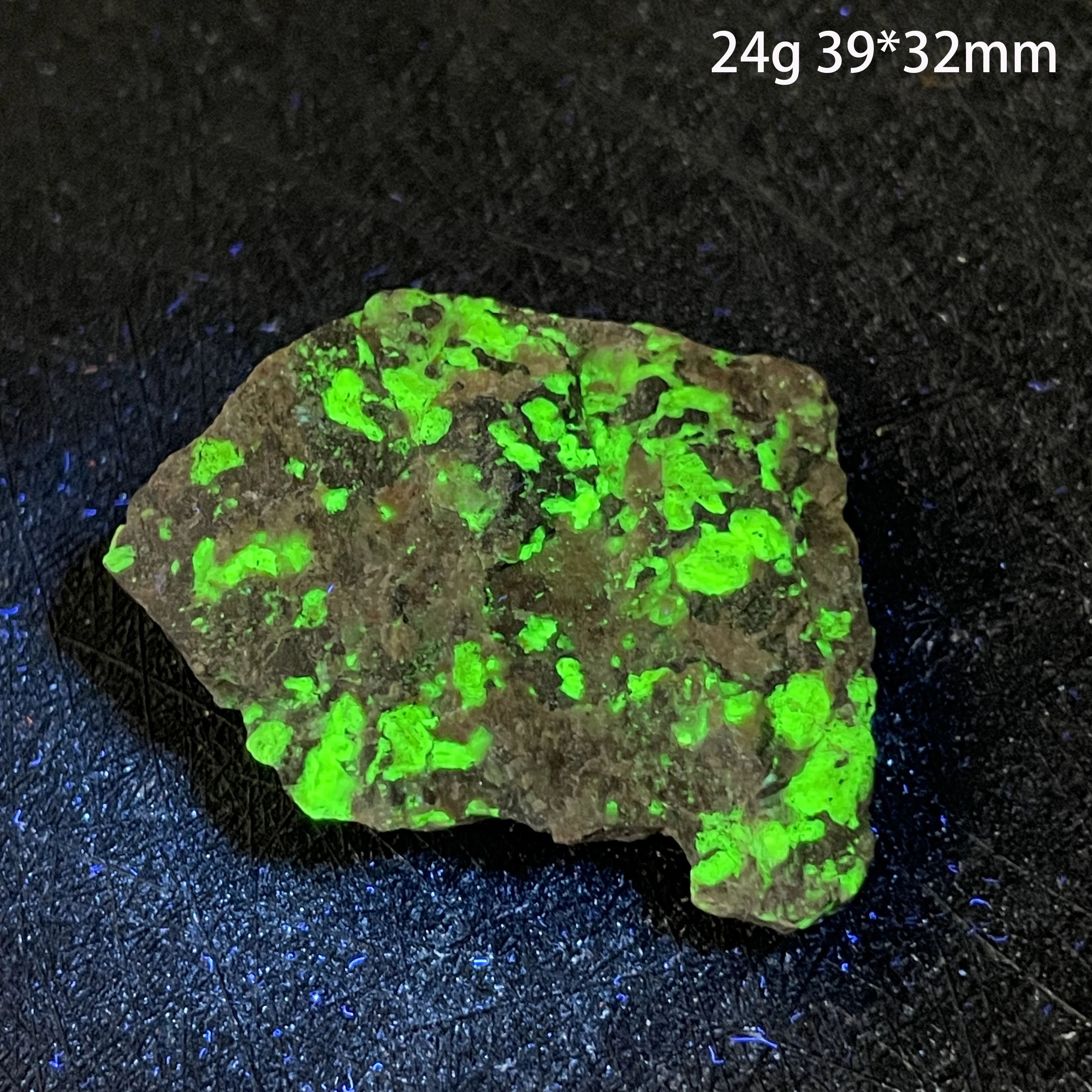 

Необработанный флуоресцентно-зеленый вильмит, минеральный образец