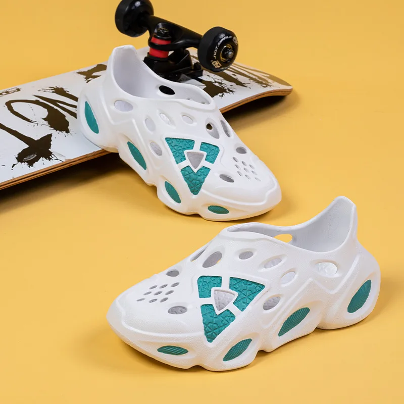 

2022 Summer New Unisex Sandals Men Hollow Out Non-slip Beach Slippers Sneakers Male Casual Slip-on Flats Sandals Men Women Shoes