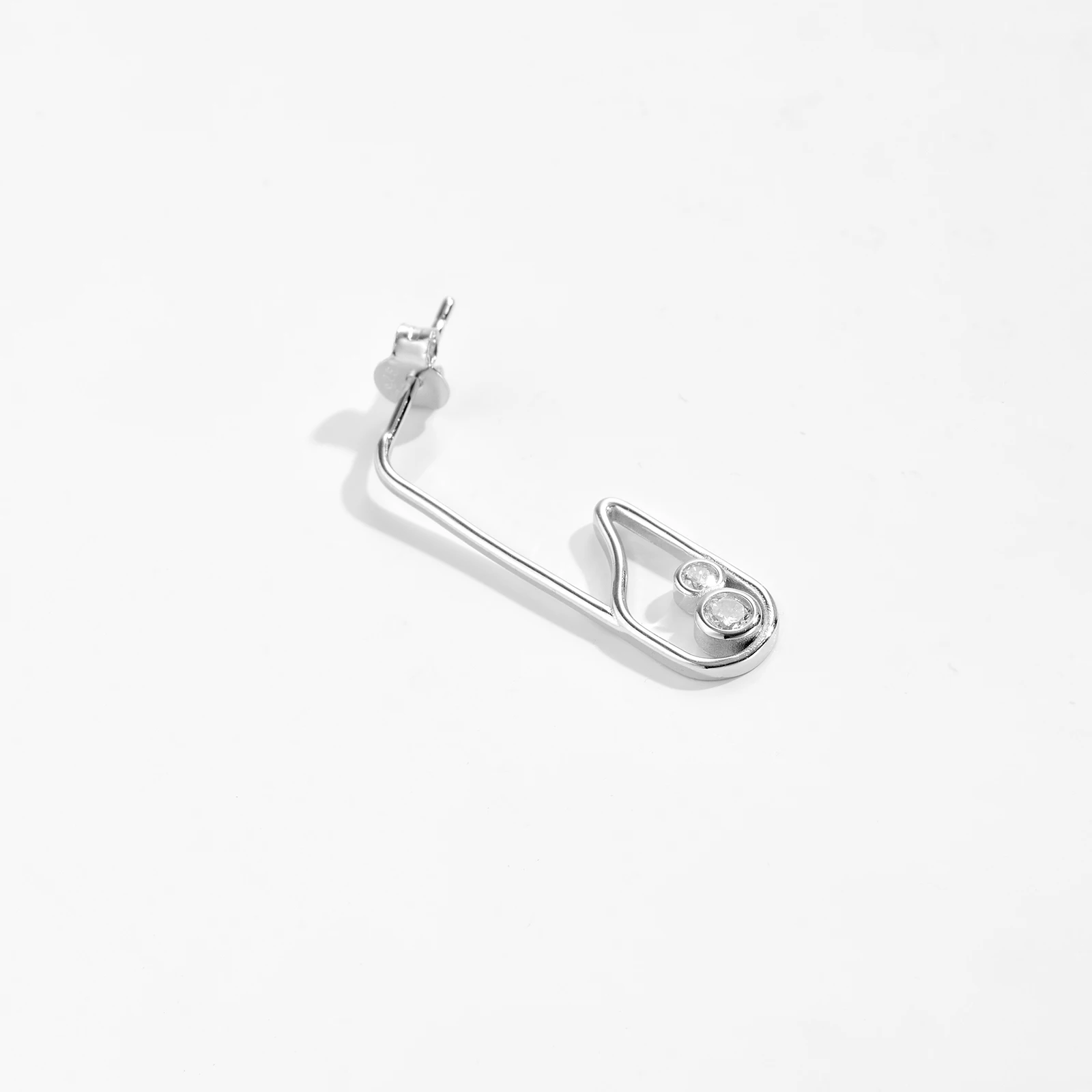 ANDYWEN стерлингового серебра 925 пробы нерегулярная скрепка для бумаг с цирконием