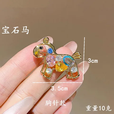 Элегантные броши в виде лошади