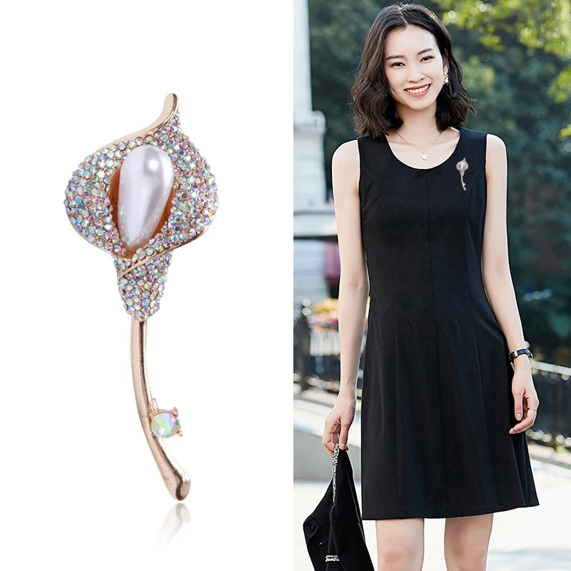 

Vintage Style Crystal Corsage Floral Personality Brooch