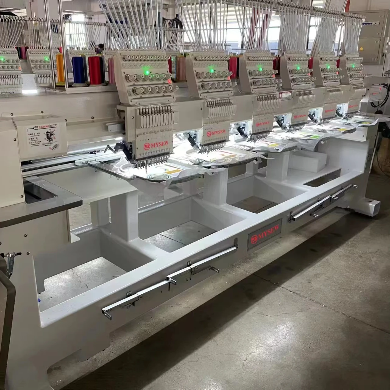 Фото Промышленная компьютеризированная вышивальная машина MFGS 1506 с 6 головками для кепок и футболок, автоматическая, в продаже №1