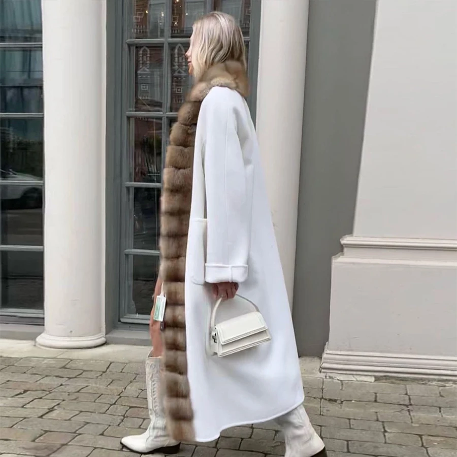 Женское шерстяное пальто с отделкой из лисьего меха