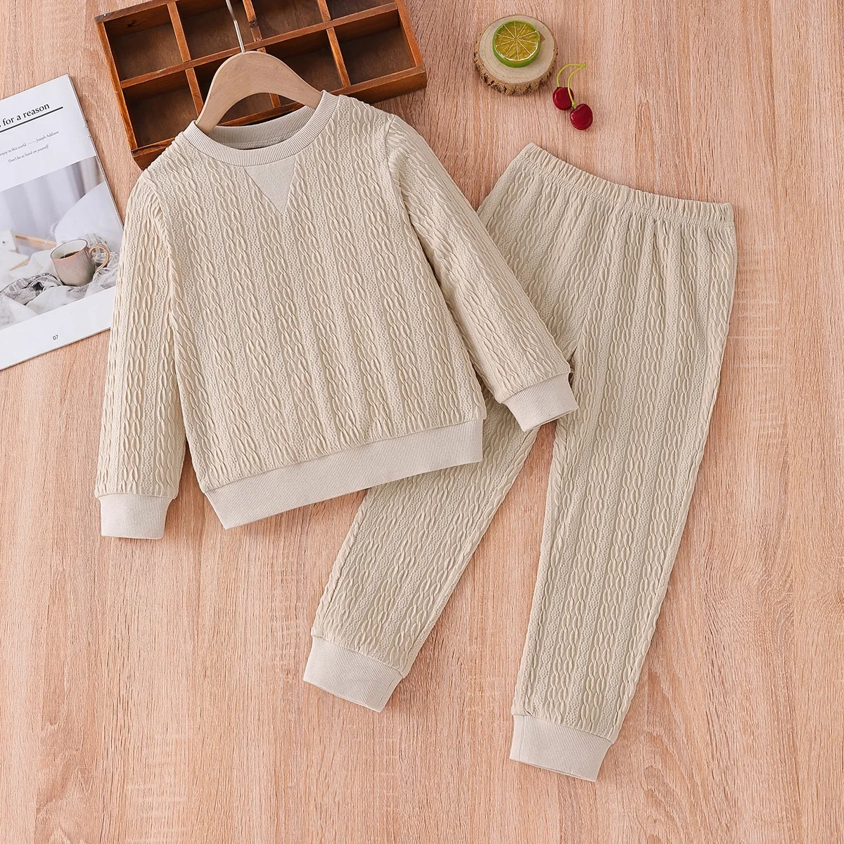 

Костюмы для маленьких девочек на осень и зиму оптом, трикотажные брюки в полоску с круглым вырезом, модные повседневные новые удобные ткани