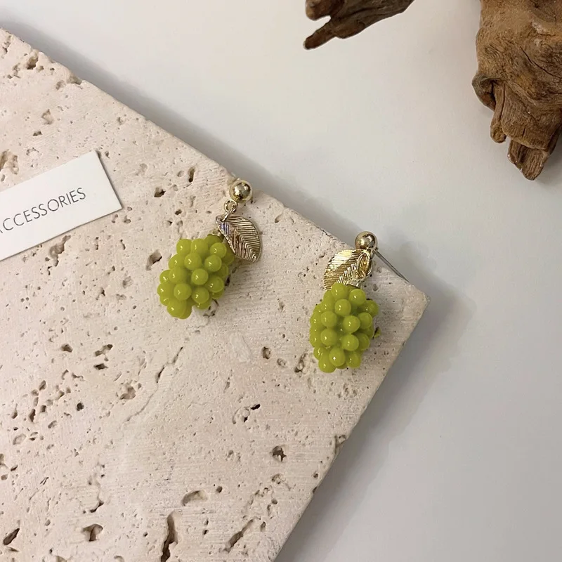 

Sweet New Spring Grape Clip on Earrings No Pierced Non Piercing Ear Temperament Short Piercing Earrings