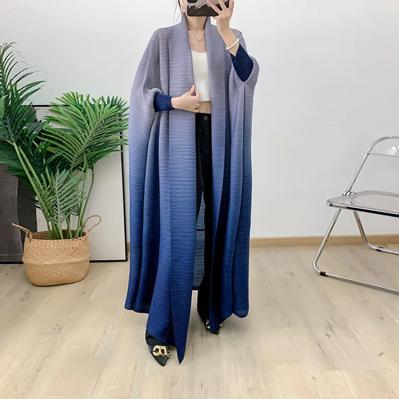 Осень 2024 Женская плиссированная ветровка с рукавами летучая мышь на шнуровке