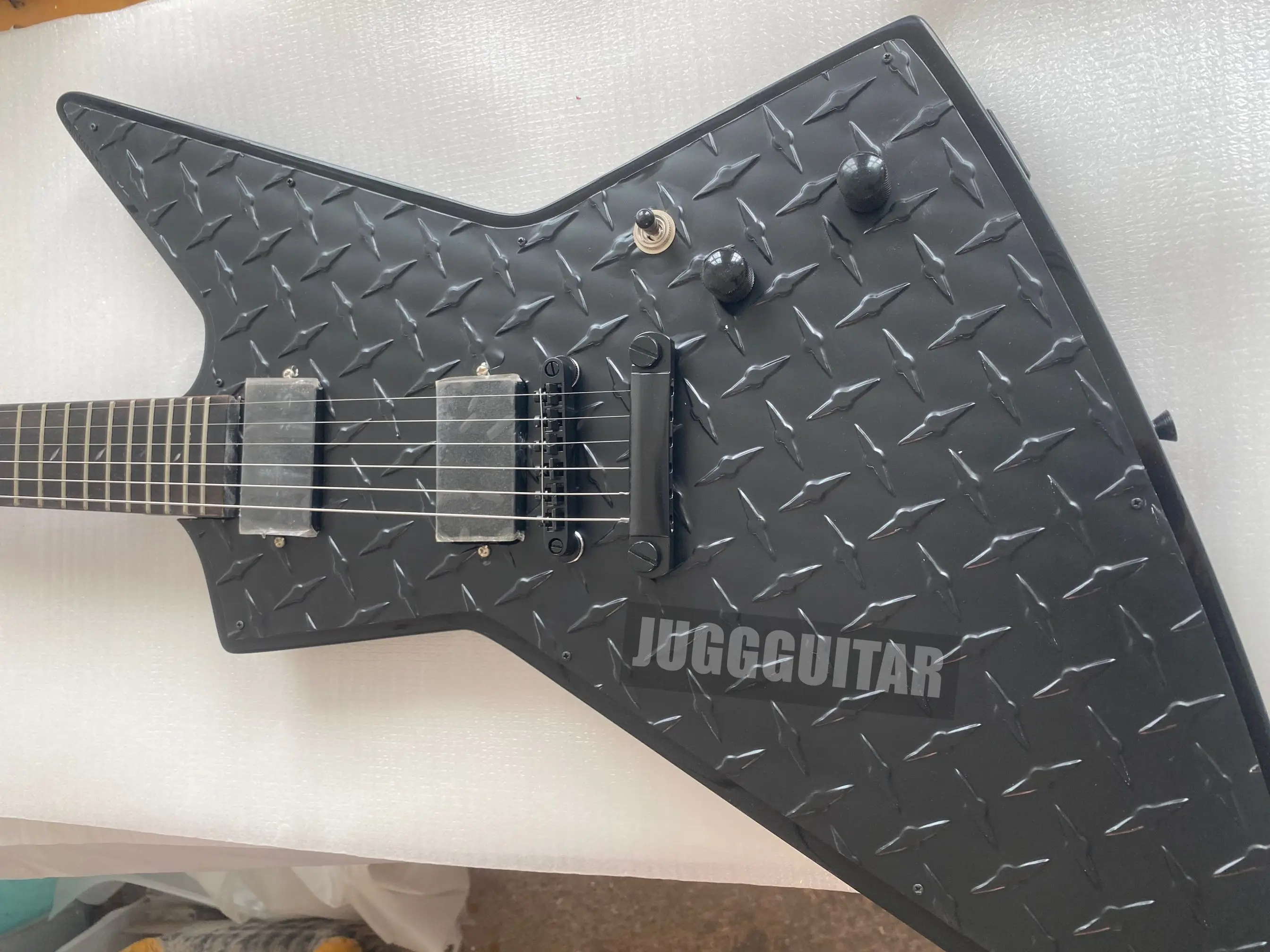 

LTD JH-2 James Hetfield Matte Black Diamond Plate Electric Guitar Ninja Star Inlay China EMG Pickups Black Hardware