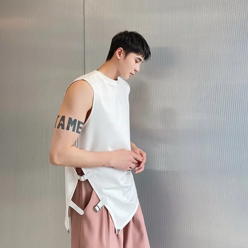 Мужская кожаная футболка без рукавов однотонная майка с регулируемой пряжкой и