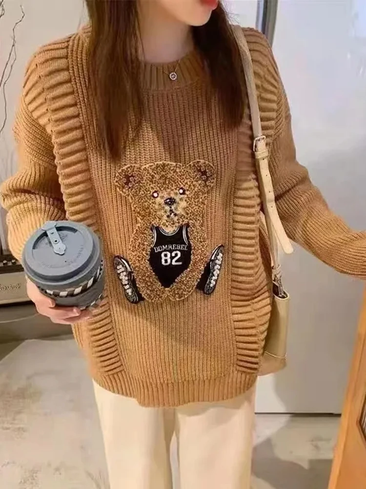 Женский трикотажный свитер с круглым вырезом весна 2024