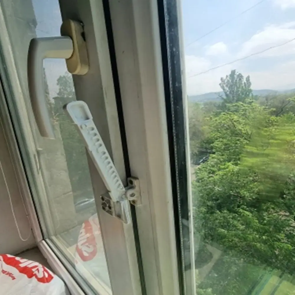 Фиксатор для окон с ограничением положения |