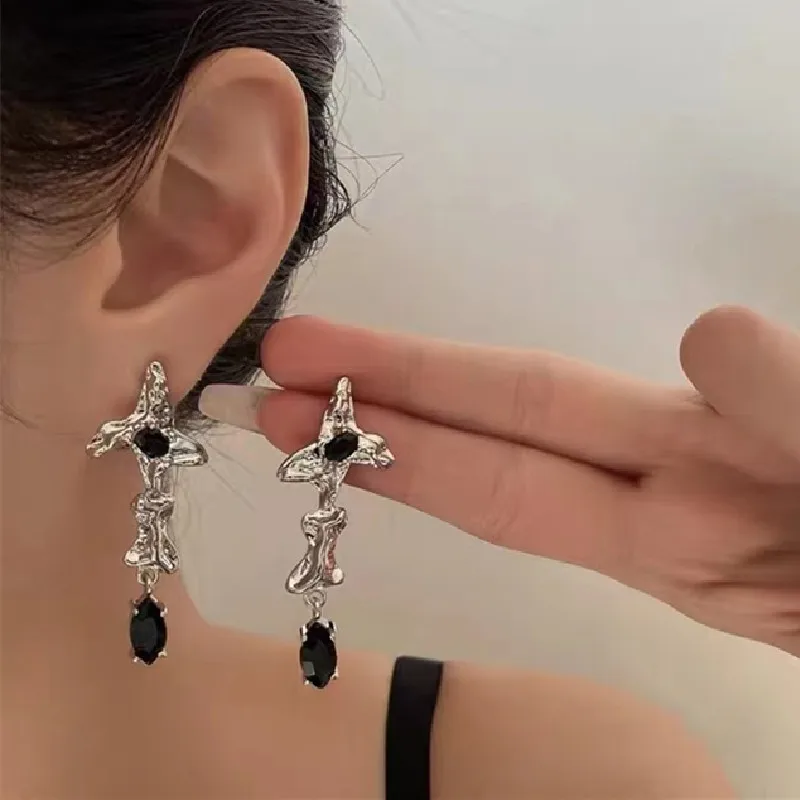 

Silver Needle Pleated Irregular Geometry Diamond Star Earrings Dark Fashion Personality Earrings Small Earrings Wholesale