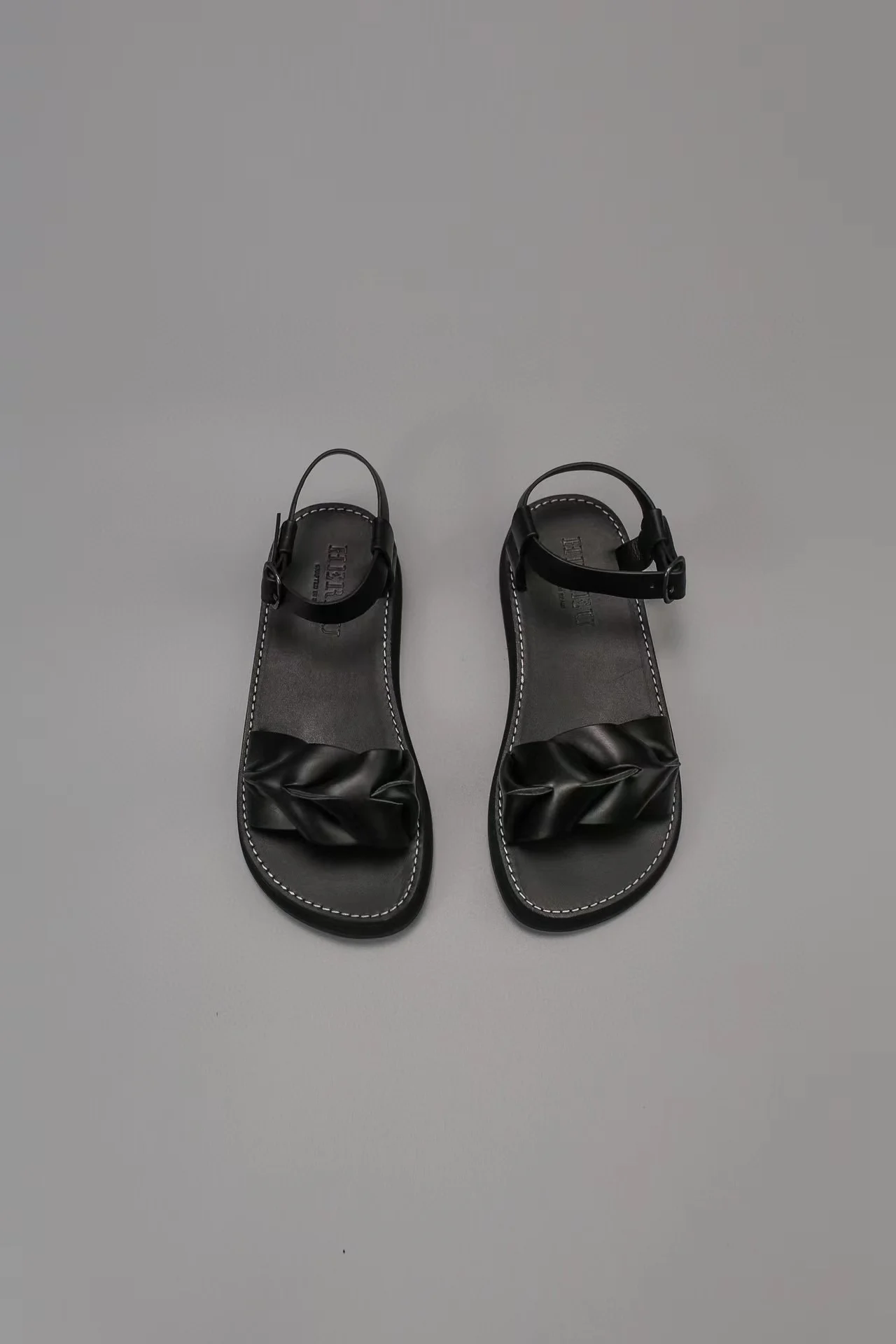 

HEREU Summer New Fashion Hand-Woven Genuine Leather Flat Simple Word Buckle Sandals For Women
