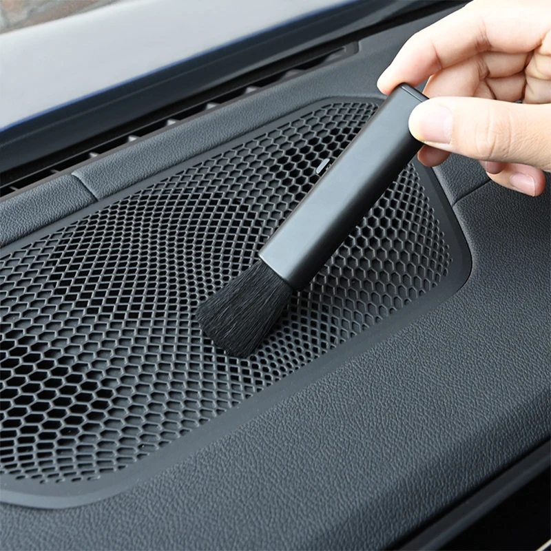 

Car Conditioning Air Outlet Retractable Cleaning Brush Multi-purpose Dust Soft Brush For BMW X3 X4 X5 X6 X7 E46 E90 F20 E60 E39