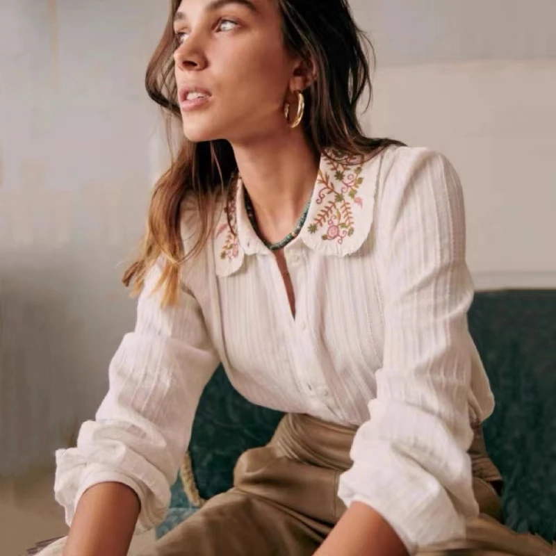 

2022 Spring Women‘s Embroidered Flower Lapel Shirt Sweet Blouse