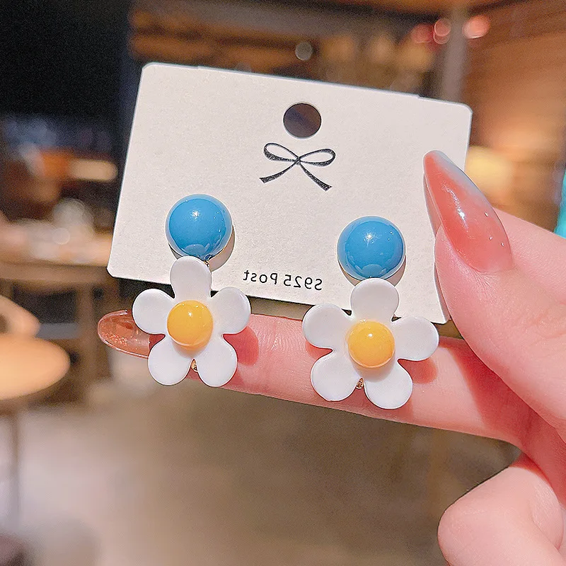 

Женские серьги-гвоздики из серебра 925 пробы, в виде цветка