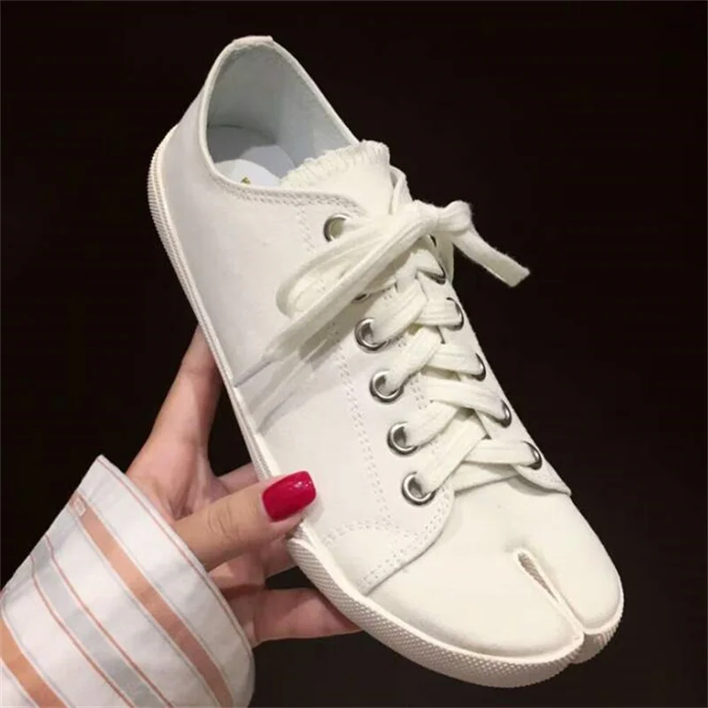 Splashing Ink Split Toe Shoes Women's 2023 Retro Lowtop Sneakers Shoes For Women Canvas Round Toe Cross-tied Causal Flats Shoes