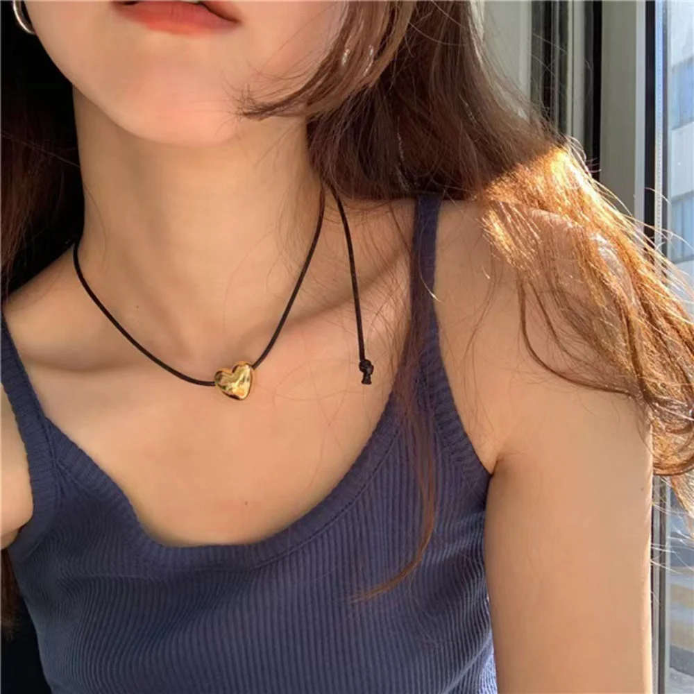 

Gold and Silver Color Love Pendant Necklace for Women Pullable Black Rope Chain Heart Choker Necklace 2023 New Fashion Jewelry